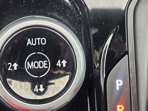 Used 2024 Chevrolet Colorado ZR2 w/ ZR2 Convenience Package III image 19