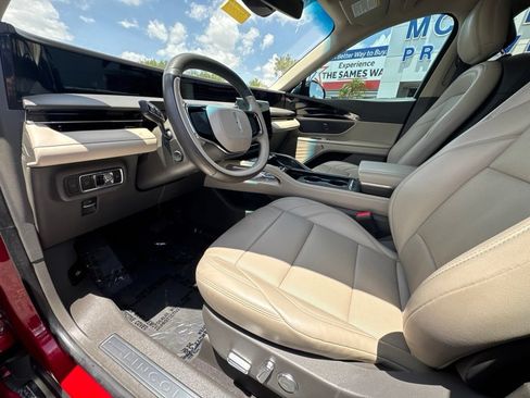 Used 2024 Lincoln Nautilus Premier AWD/4WD image 13