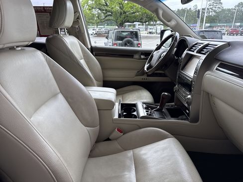 Used 2017 Lexus GX 460 Premium w/ Premium Package AWD/4WD image 33