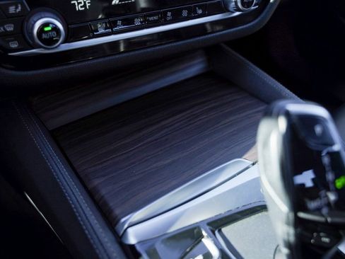 Used 2021 BMW M550i xDrive image 27