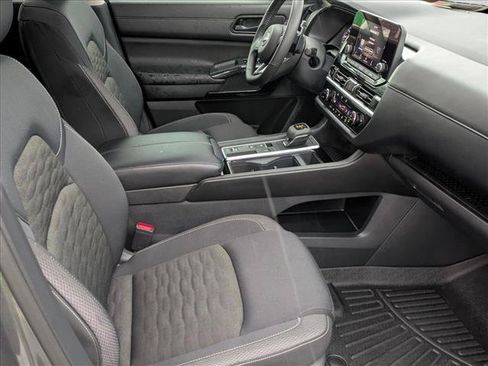 Used 2025 Nissan Pathfinder SV FWD image 19