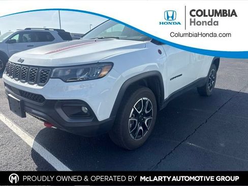 Used 2025 Jeep Compass Trailhawk AWD/4WD image 1