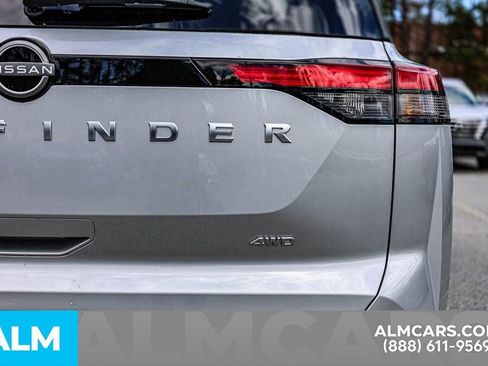 Used 2025 Nissan Pathfinder SV image 15