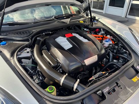 Used 2015 Porsche Panamera S RWD image 38