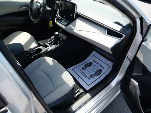 Used 2021 Toyota Corolla LE FWD image 24
