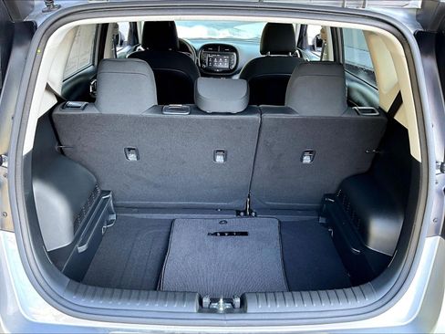 Certified 2025 Kia Soul LX w/ LX Technology Package FWD image 35
