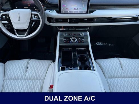 Used 2024 Lincoln Aviator Black Label AWD/4WD image 17