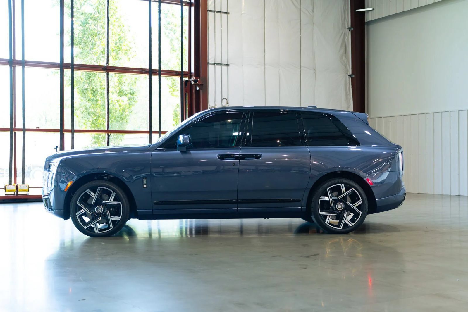 Used 2025 Rolls-Royce Cullinan Black Badge AWD/4WD image 16