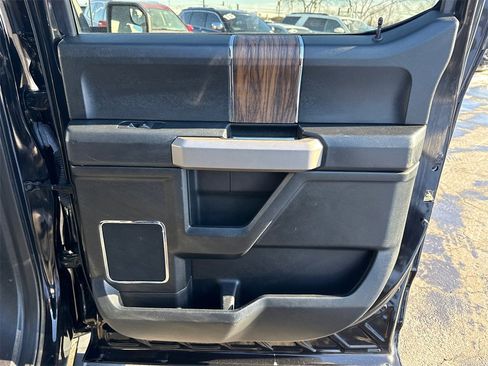 Used 2019 Ford F150 Lariat image 32