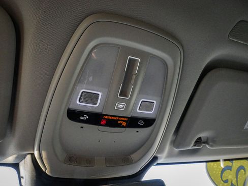 Used 2025 Volvo XC60 B5 Plus w/ Climate Package image 27