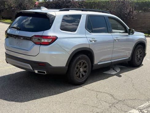 Used 2024 Honda Pilot Elite image 4