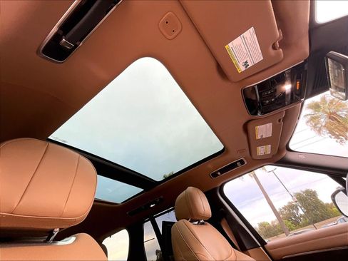Used 2023 Land Rover Range Rover Autobiography AWD/4WD image 24