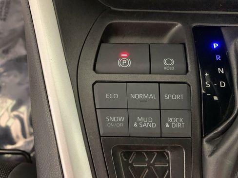 Used 2024 Toyota RAV4 LE AWD/4WD image 26