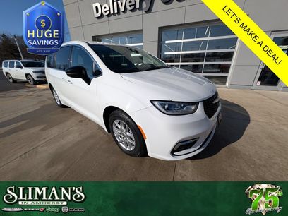 Used 2024 Chrysler Pacifica Touring-L