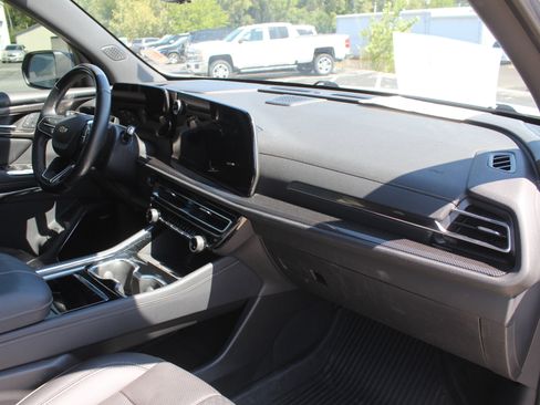 Certified 2025 Chevrolet Traverse High Country w/ LPO, Floor Liner Package AWD/4WD image 31