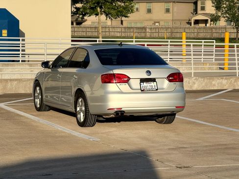 Used 2012 Volkswagen Jetta TDI FWD image 5