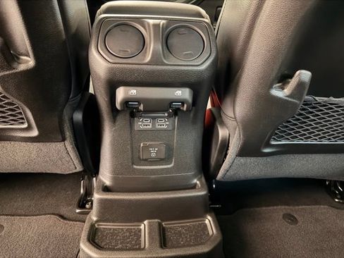 Used 2024 Jeep Wrangler Unlimited Sahara AWD/4WD image 18