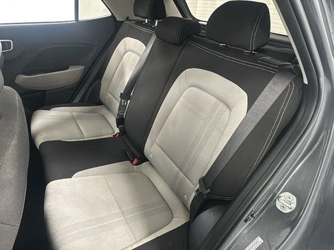 Used 2024 Hyundai Venue SEL image 12