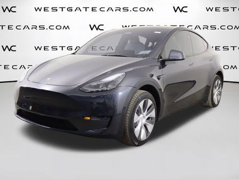 Used 2024 Tesla Model Y Long Range RWD image 1