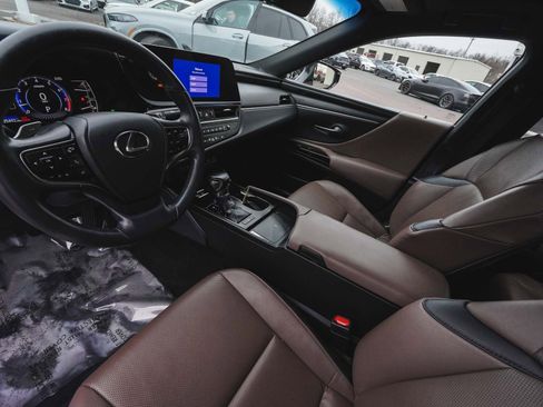 Used 2023 Lexus ES 250 w/ Premium Package image 13