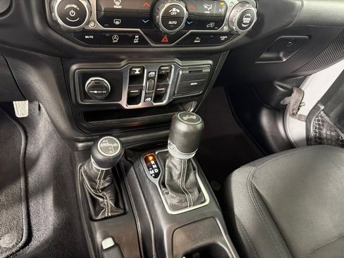 Used 2021 Jeep Wrangler Unlimited Sahara AWD/4WD image 18