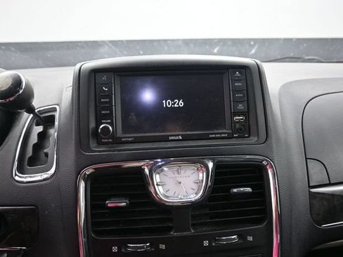 Used 2016 Chrysler Town & Country Touring FWD image 16