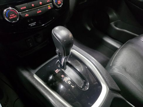 Used 2014 Nissan Rogue SL w/ SL Premium Package image 32