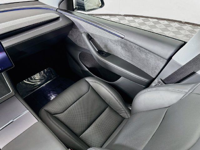Used 2026 Tesla Model Y AWD image 23
