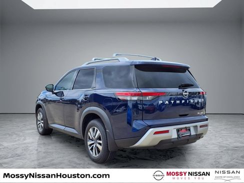 Used 2024 Nissan Pathfinder SL AWD/4WD image 2