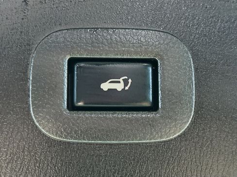 Used 2019 Nissan Armada Platinum w/ Captain's Chairs Package image 33