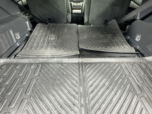 Used 2024 Ford Explorer XLT image 34