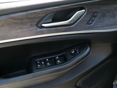 Used 2023 Jeep Grand Cherokee L Limited w/ Luxury Tech Group II RWD image 12