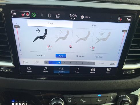 Used 2024 Chrysler Pacifica Touring-L image 33