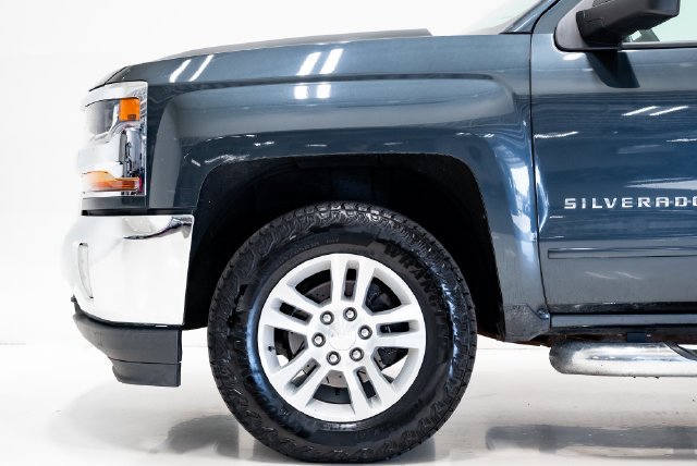 Used 2018 Chevrolet Silverado 1500 LT w/ All Star Edition AWD/4WD image 29