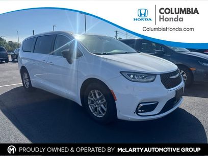 Used 2024 Chrysler Pacifica Touring-L