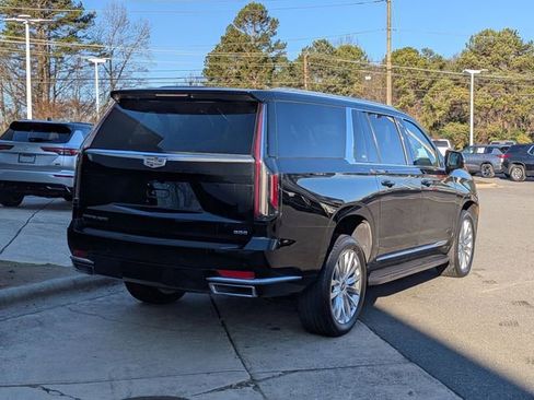 Used 2022 Cadillac Escalade ESV Luxury image 3
