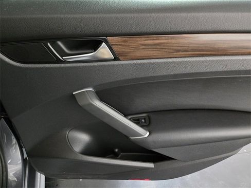 Used 2020 Volkswagen Passat 2.0T SEL image 22