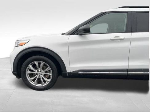 Used 2020 Ford Explorer XLT w/ Equipment Group 202A image 50