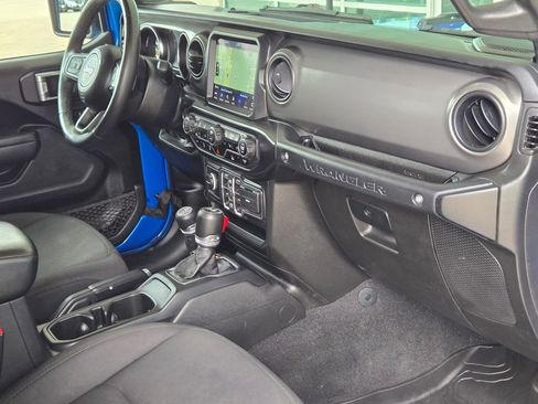 Used 2022 Jeep Wrangler Unlimited Sport image 26