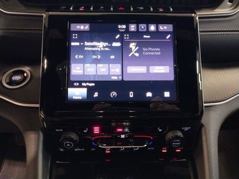 New 2025 Jeep Grand Cherokee Altitude image 17