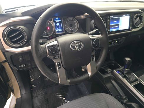 Used 2020 Toyota Tacoma SR5 AWD/4WD image 2
