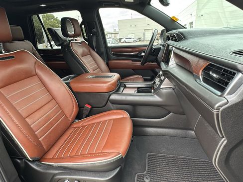 Used 2024 GMC Yukon Denali Ultimate image 31