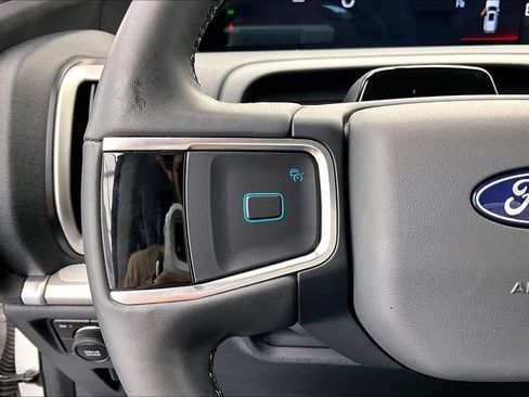 Certified 2025 Ford Expedition Active AWD/4WD image 18