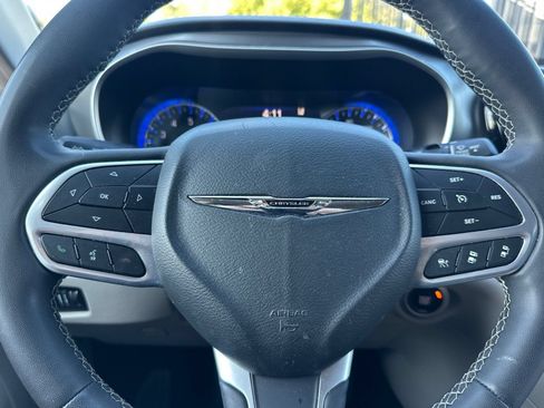Used 2023 Chrysler Pacifica Touring-L FWD image 33