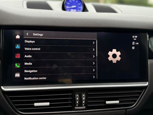 Used 2023 Porsche Cayenne w/ Premium Package image 31