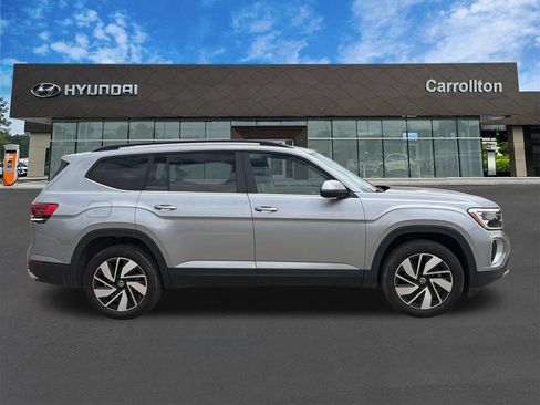 Used 2025 Volkswagen Atlas SE FWD image 4
