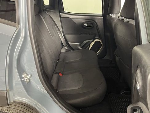 Used 2017 Jeep Renegade Latitude w/ Cold Weather Group image 26