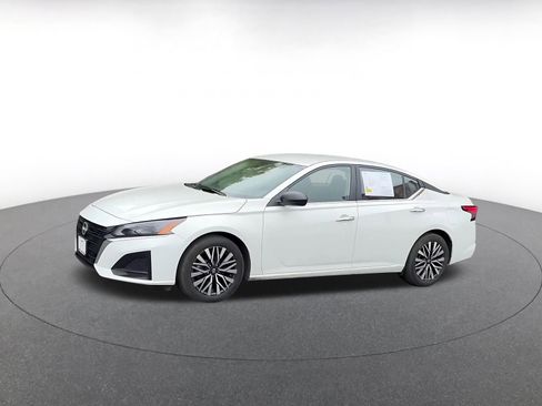 Used 2025 Nissan Altima 2.5 SV FWD image 8