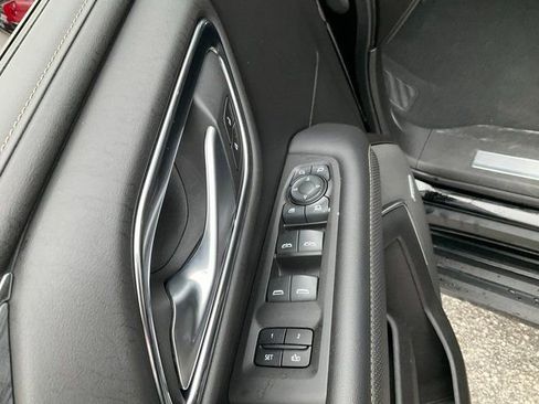 Used 2022 GMC Yukon XL SLT w/ SLT Premium Package image 8