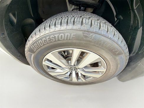 Used 2022 Nissan Pathfinder SL image 32